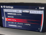 【ブラインドスポットモニタリング】走行中、ドアミラーの死角になりやすい箇所に後続車が接近するとサイドミラー付近に警告を表示、ドライバーに注意喚起をしてくれます。