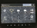 フルセグTV、AM/FM、CD/DVD再生、Bluetooth等の機能を備えています。