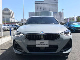 【キドニーグリル】BMWは約90年もの間、ほぼ全ての車両にひと目でBMWだと分かるこの特徴的なフロントグリルが備えられ、デザイン・アイコンとして親しまれてきました。