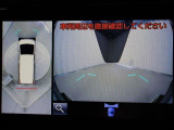 車両を上から見たような映像を表示するパノラミックビューモニター(シースルービュー機能付)。運転席からの目視だけでは見にくい、車両周辺の状況をリアルタイムでしっかり確認できます。