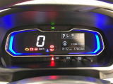 文字が大きく見やすいデジタルメーターを採用
