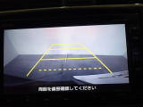 【バックカメラ】運転が苦手な方も車庫入れラクラクです!ギアをリバースに入れれば自動的に切り換わりますので、面倒な操作は不要です♪狭い駐車場もお車を傷つけず安心ですね!