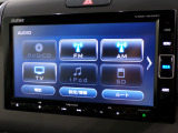 CD、DVD、Bluetooth、AM、FM、AUX、スマートフォン接続ができます。