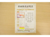 【車輌検査証明書】店頭にてクルマの状態が一目で分かる検査証明書を公開中。トヨタ認定検査員が厳しく査定し、状態を点数と図解で表示しています。修復歴はもちろん、傷やヘコミの箇所や程度がご確認いただけます。