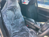 個性豊かなスタッフがお客様のご来店をお待ちしております。 女性の方、車に詳しくない方にも愛車選びをしっかりとサポート致します!!
