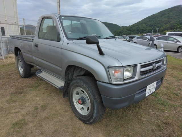 ハイラックス 3.0 デラックス シングルキャブ 低床  ディーゼル 4WD 3000ccディーゼ...