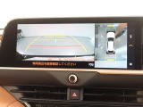 パノラミックビューモニター付きです。車両を上から見たような映像をモニター画面に表示。運転席からの目視では見にくい、車両周辺の状況をリアルタイムでしっかり確認できます。