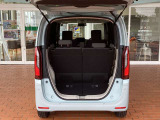 ラケッジスペースは、ちょっとした買い物位は余裕で収納できますよ!