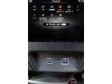 USBタイプA・タイプC接続が可能です。Apple CarPlayやAndroid Auto連携機能もあります。