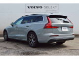 VOLVOの安全機能は前方だけではなく後方も監視しています