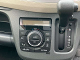 オートエアコン・好みの温度に設定すれば車内の温度を検知し、風量や温度を自動で調整!快適な車内空間には必須機能です。