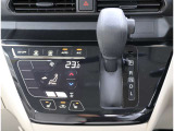 シフトノブの位置がステアリングに近く、運転しやすいインパネシフトを採用。タッチパネル式のオートエアコンを採用。視認性の高い表示部や操作音で直感的な操作が行えます!