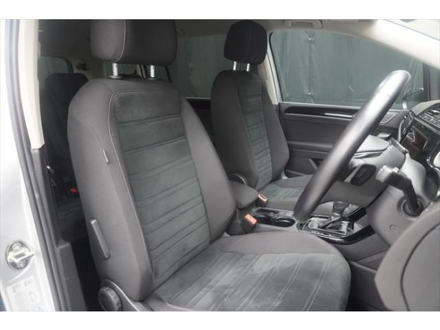 中古車 フォルクスワーゲン ゴルフトゥーラン TSI ハイライン の