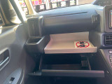 グローブボックスです!車内の収納力もある車です!