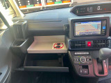 グローブボックスです!車内の収納力もある車です!