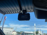 この車両はホンダセンシング装備車です!被害衝突軽減ブレーキなど、安全に走行できるようにサポートしてくれます。 ホンダセンシングの種類もいくつかございますので、詳しくはスタッフにお尋ねください。