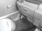 必需品の保険証や車検証の他に、お好きなCD・DVDやサングラスなど小物を収納できます。意外と大切な部分なんですよ。