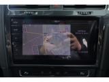 Volkswagen純正インフォテイメントシステム”Discover Pro”:従来のナビゲーションシステムの域を超える、車両を総合的に管理するシステムです。また、スクリーンに触れることなく手のひらを