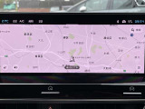 純正コネクテッドナビは常に最新の情報を表示。マップデーターの更新作業などが無く快適に使えます。