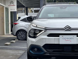 先進性の象徴であるLEDランニングライトは、昼間の車輌の存在感を際立たせ、安全性にも配慮しています。