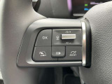 レーダーが前方車両の速度と距離を検知し距離を一定に保つアクティブクルーズコトロール。アクセルとブレーキを併用して設定車間距離を保ち、前方車両が停止した場合には車間距離を保ちながら自動停車します。