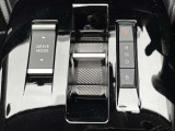 電動のパワートレインがもたらす、スムーズで力強い加速。そのパフォーマンスと鮮烈なアピアランスにきっとあなたはとりこなる。