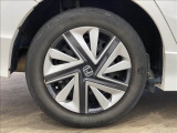 全車展示前に必ず車両チェックを実施しております。保安基準に基づく点検と装備品の動作確認、走行テストも実施しております。どんなに希少なお車でもこの基準をクリアできないお車は展示いたしません。