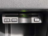 【ETC】有料道路を利用する際に料金所で停止することなく通過できる、ETC車載器(ノンストップ自動料金収受システム機器)が装備されています。セットアップを行うことで利用可能になります。
