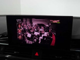 フルセグのTVチューナーが装備されておりますので、渋滞の中やご家族の送迎の待ち時間などでも退屈することなくお過ごし頂けます。