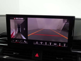 前方・サイド・後方それぞれのカメラ映像を一つに合わせて、まるで上空から見下ろしているような「サラウンドビュー映像」を映しだすことが出来ますので、狭い路地裏が苦手な方でも安心して駐車が出来ます。