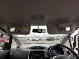 小さい鏡もついていますので、ちょっとしたお化粧直しにも★