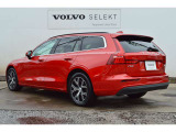 VOLVOの安全機能は前方だけではなく後方も監視しています