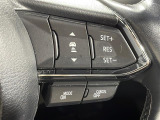 【マツダ・レーダー・クルーズ・コントロール(MRCC)】先行車との速度差や車間距離を認識し、設定した車速内で車間距離を自動で調整・維持することで、高速道路などでドライバーの負担を軽減します。
