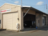 鈑金・塗装工場完備。ちょっとしたキズやへこみなど気になる点がございましたら、お気軽にご相談ください。