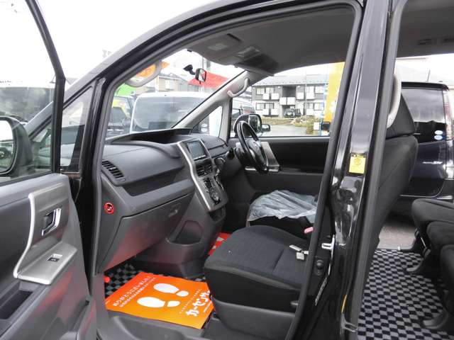 トヨタ ヴォクシー 2.0 ZS 煌 4WD の中古車詳細 (133,000km, ブラック