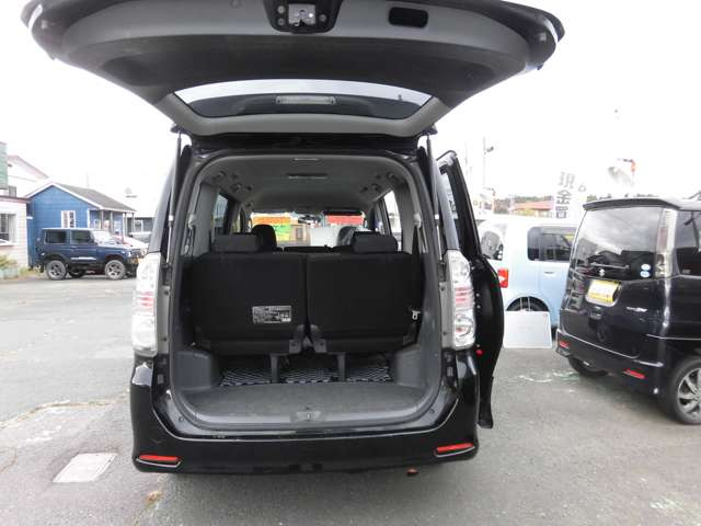 トヨタ ヴォクシー 2.0 ZS 煌 4WD の中古車詳細 (133,000km, ブラック