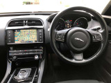 清潔な車内カーペットや内張りもきれいです。