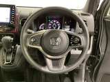 ハンドルにHondaセンシング系のクルーズコントロールやレーンキープアシストなどのスイッチと、オーディオの操作スイッチが装備されています!。ハンドルから手を離さず安全に操作できます!。