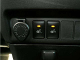 寒い季節に嬉しい装備、シートヒーター付きです!空気を入れ替えて温めるエアコンと違いシート自体を温めるので、エアコンに比べ温くなるまでの時間が短いですよ♪