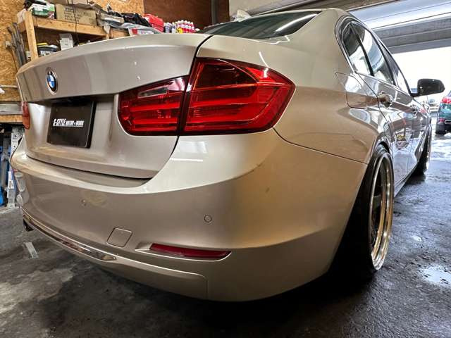 BMW 3シリーズセダン 320i xドライブ ラグジュアリー 4WD 社外エアサス
