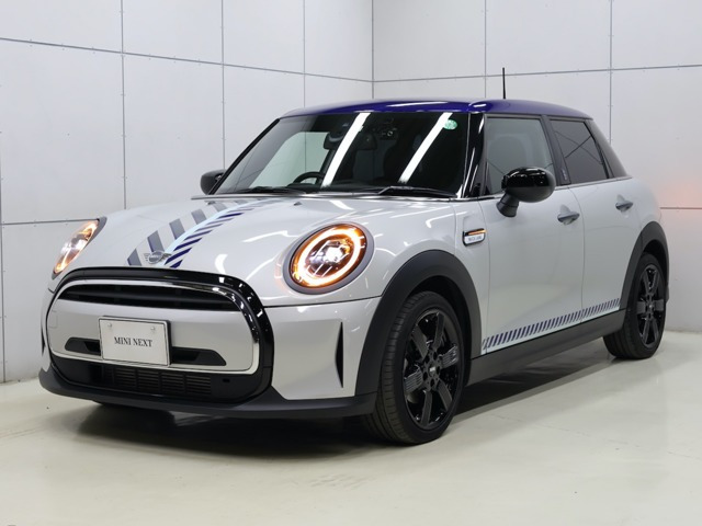 中古車 BMW MINI ミニ クーパー D 5ドア ブリック レーン エディション DCT の中古車詳細 (23,000km, ホワイトシルバー,  東京都, 306万円) | 中古車情報・中古車検索なら【車選びドットコム（車選び.com）】