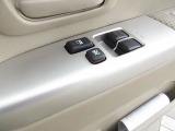 『1台』のお車に対して、3名体制で日々議論を重ね仕入れを行っております。
