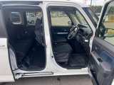 運転席はくつろぎのプライベート空間! 車内をクリーニングしてお待ちしております!