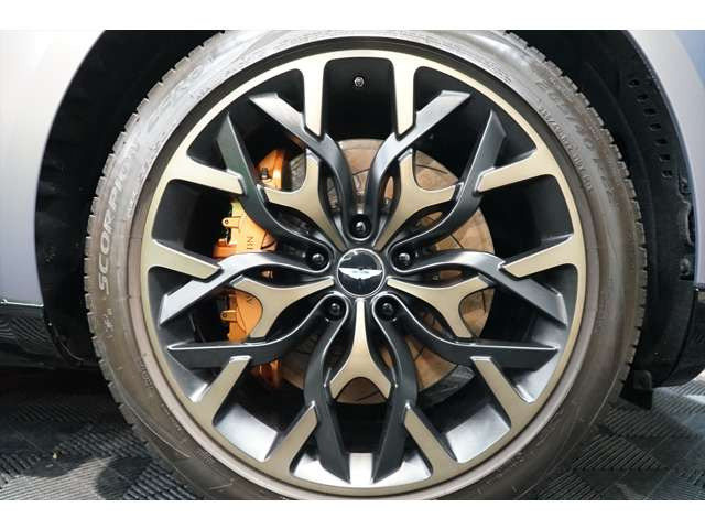 中古車 アストンマーティン DBX 4.0 4WD 純正OPカラーパノラマ 中古車 アストンマーティン DBX 4.0 4WD 純正OPカラーパノラマ