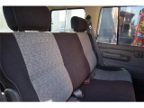 室内も充分・年式以上に綺麗です!更にスタッフが真心込めて納車の清掃や準備をします!(気になる方には別途ルームクリーニング・革調カバー販売など)対応できます。