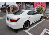 このお車は過去に修復歴が有ります。修復場所は(右前)です。しかし写真の通り、きちんと直しています♪ので走行には問題は有りません。修復は(小)ですので御安心下さい♪