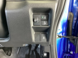 ハンドルの右側にはヘットライトリベライザーとHondaセンシング用のメインスイッチがついています。ヘッドライトレベライザーは道路状況や積荷の加重に応じてライトの高さを調節できます。