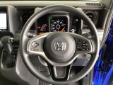 ハンドルにHondaセンシング系のクルーズコントロールやレーンキープアシストなどのスイッチと、オーディオの操作スイッチが装備されています。ハンドルから手を離さず安全に操作できます。