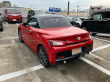 広々とした駐車場をご用意しておりますので、運転が苦手な方でもご安心ください。また、大型の屋根がございますので、雨に濡れることなくご移動できます。