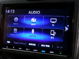 CD、DVD、Bluetooth、AM、FM、AUX、スマートフォン接続ができます。